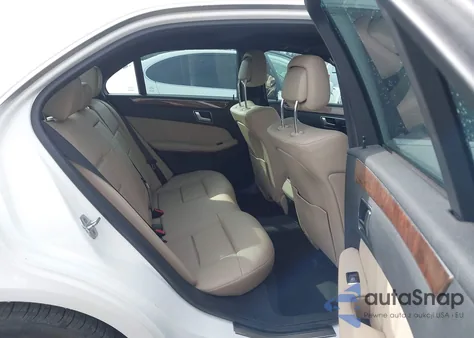 2013 Mercedes-Benz E 350 z USA, uszkodzony, nr VIN WDDHF5KB5DA673451